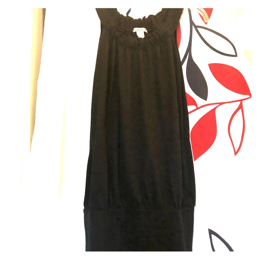 Women black sleeveless blouse